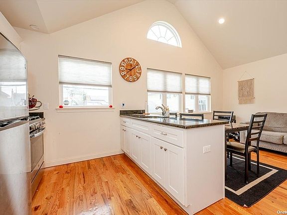 2nd image of 37 Edwin Ct