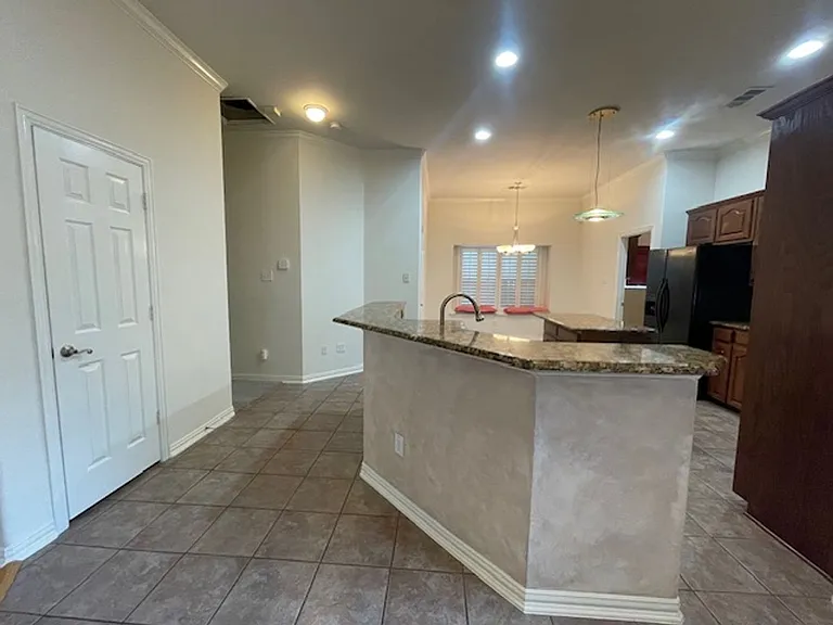 408 Hideaway Ct — Photo 5