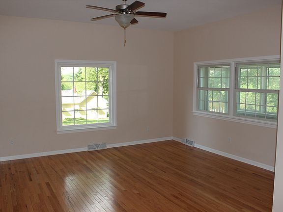Living. 10' tall, pic window