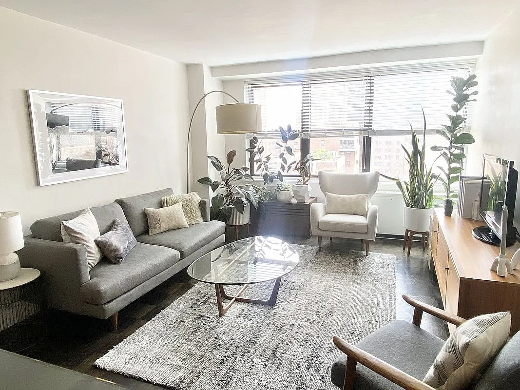 305 E 40th St APT 19B photo 1