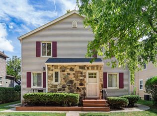 916 Palmer Rd, Columbus, OH 43212