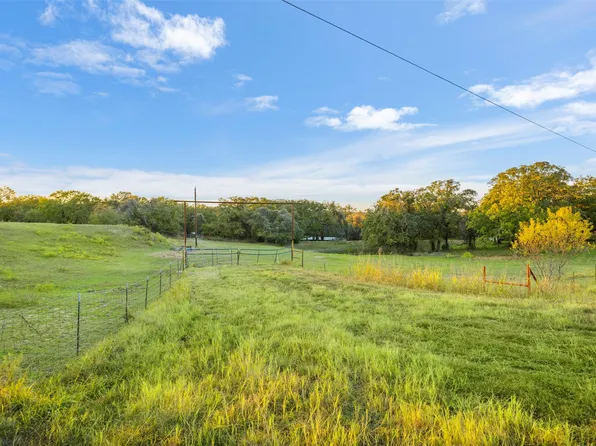 199 S Cheyenne Trl, Springtown, TX 76082