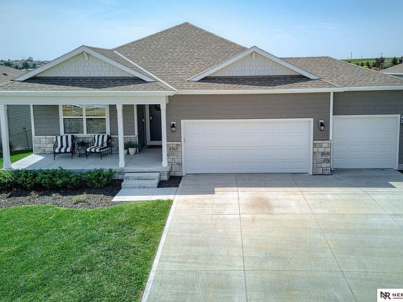 3rd image of 4565 Lawnwood Dr
