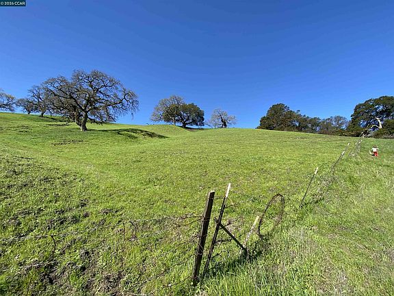 3rd image of 2490 Tassajara Ln
