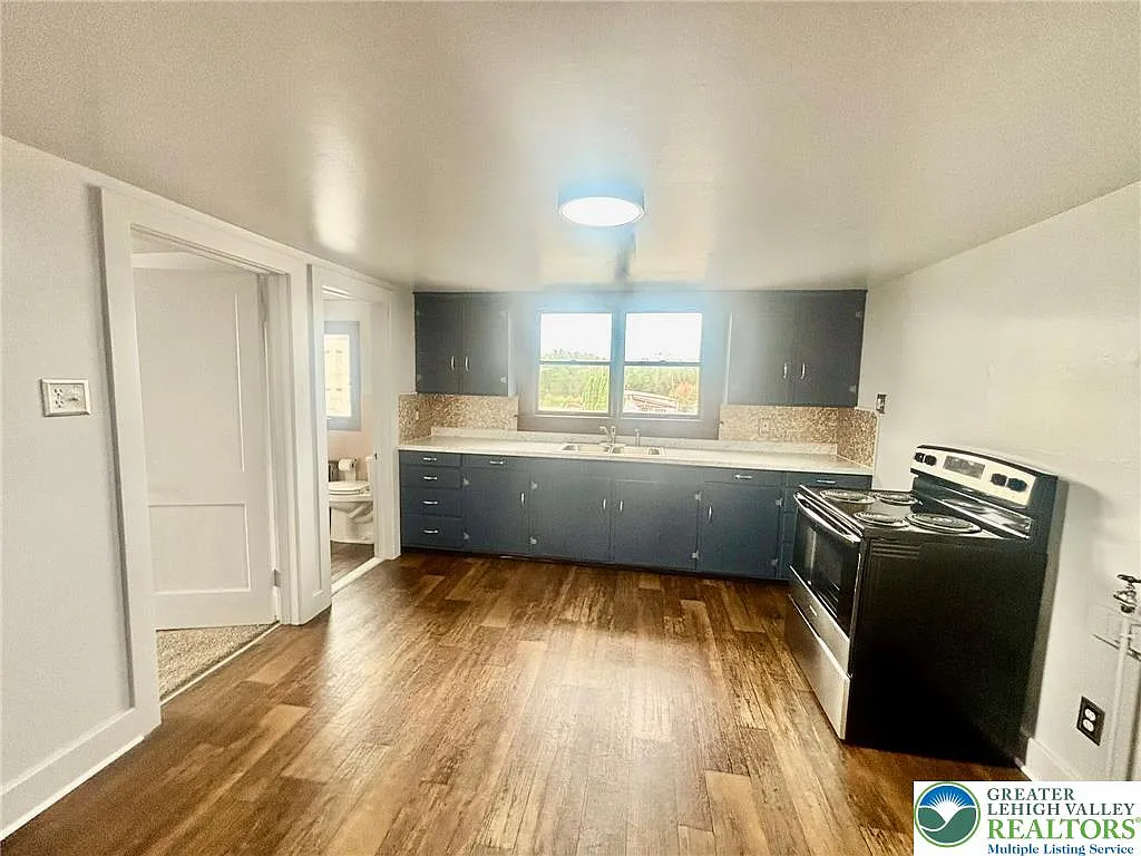 2 bed, 1.0 bath, 750 sqft, $1,450 — Photo 3