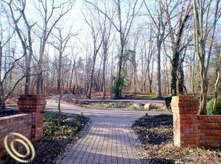5865 Lahser Rd, Bloomfield Hills, MI 48301
