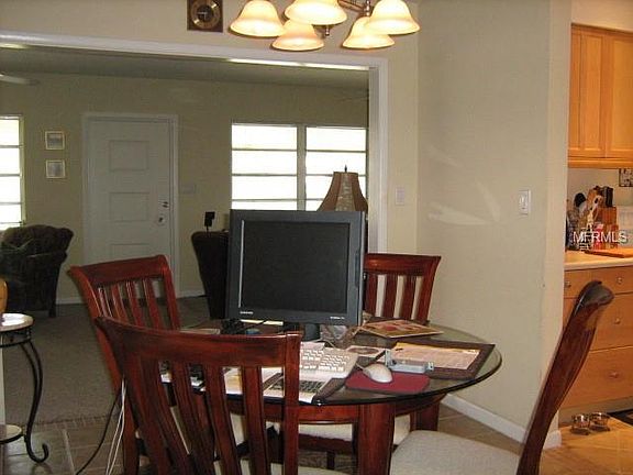 5th image of 2284 Roselawn Cir