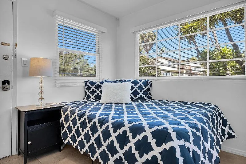 Studio, 350 sqft, $2,350 — Photo 4