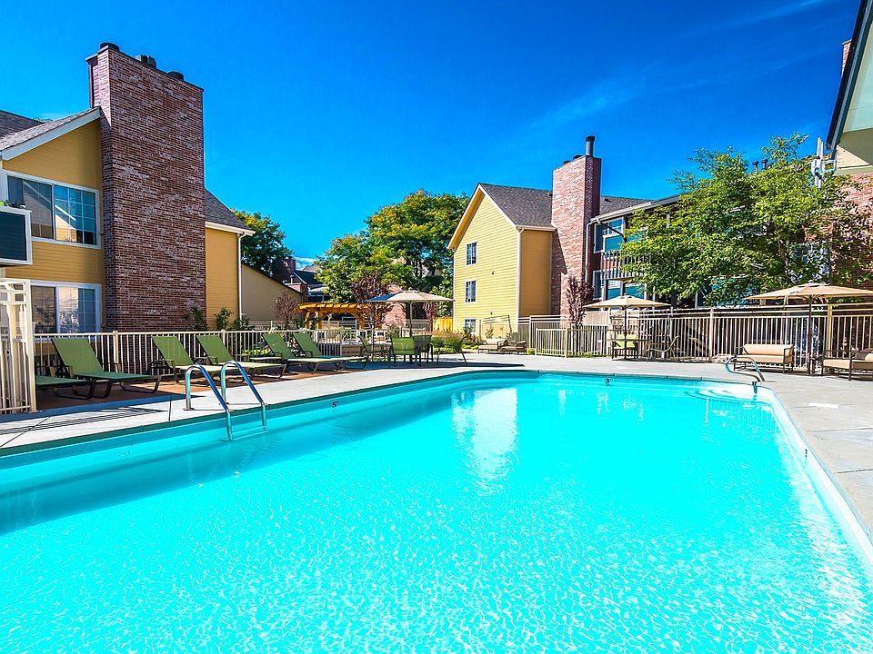 Soak up the sun and cool off in our sparkling resort-style pool.