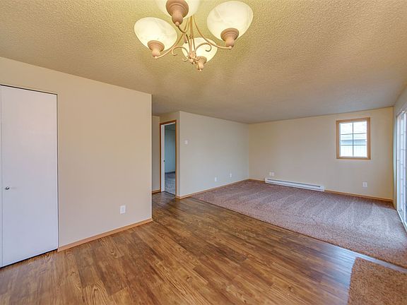 4th image of 2720 E 44th Ave