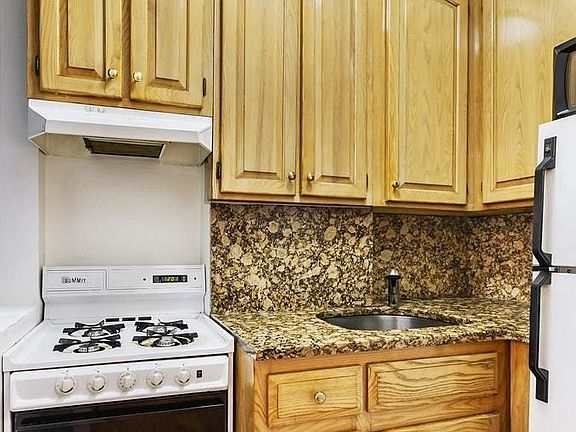 5th image of 112 W 72nd St APT 5A