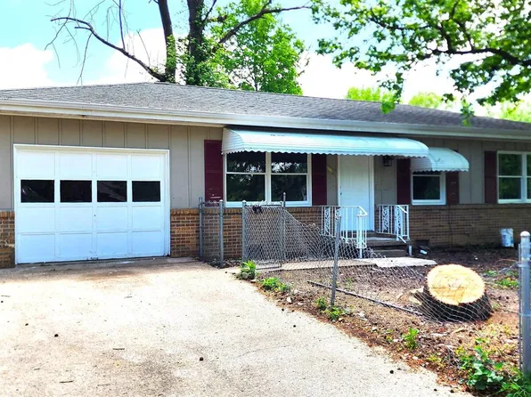 302 N Rains St, West Frankfort, IL 62896