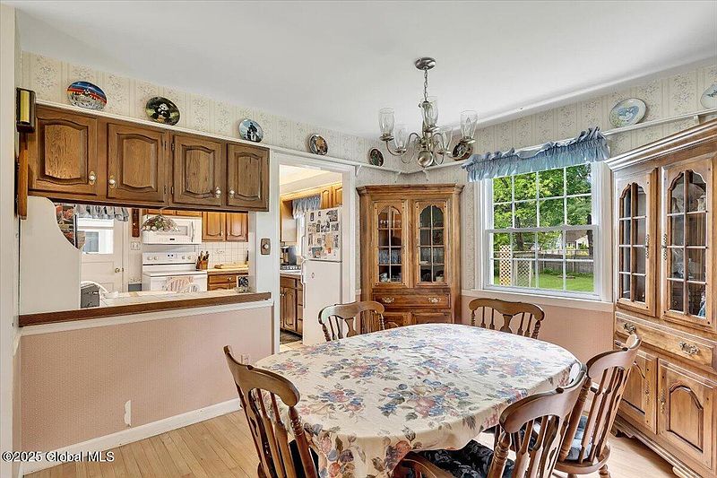 5th image of 27 Cedar Lane
