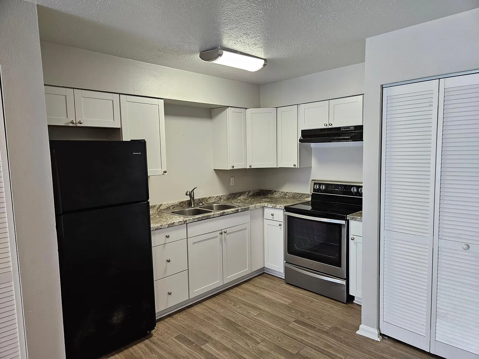 3950 SE 17th Ct — Photo 2