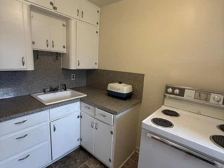 2101 W 1st Ave — Photo 9