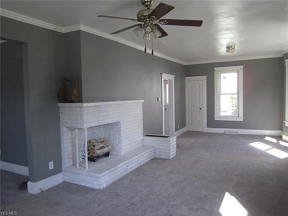 3rd image of 1003 W Adams St