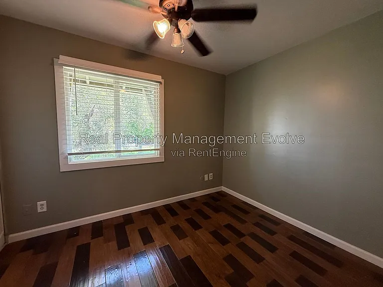 4709 N 26th Ln — Photo 12