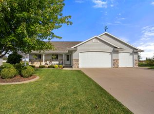 1615 Caroline Dr, New London, WI 54961