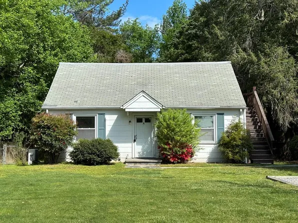 204 Fairgrounds Rd, Farmville, VA 23901