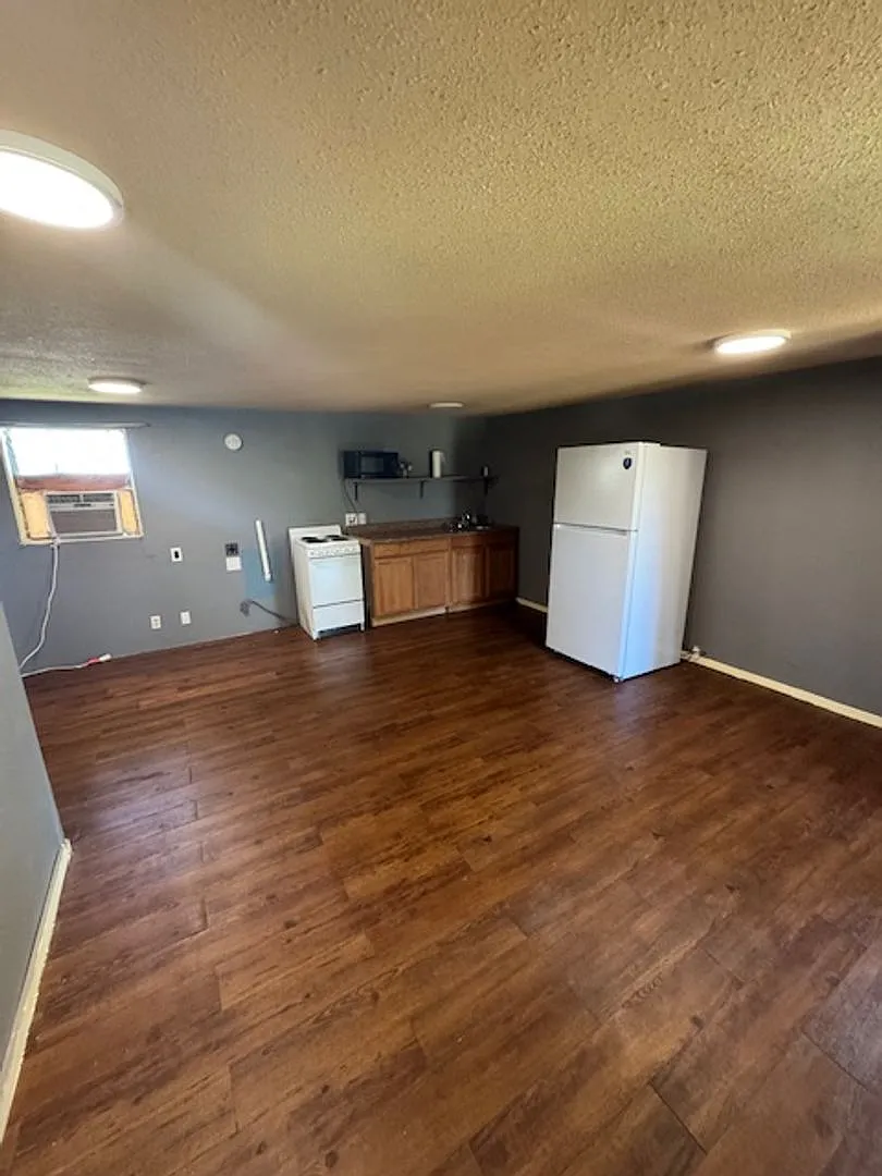 648 FM 126, APT A — Photo 2