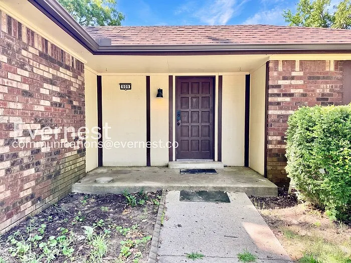 909 W Glendale St — Photo 2
