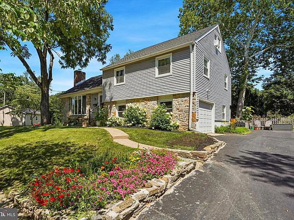 2nd image of 411 Drexel Pl