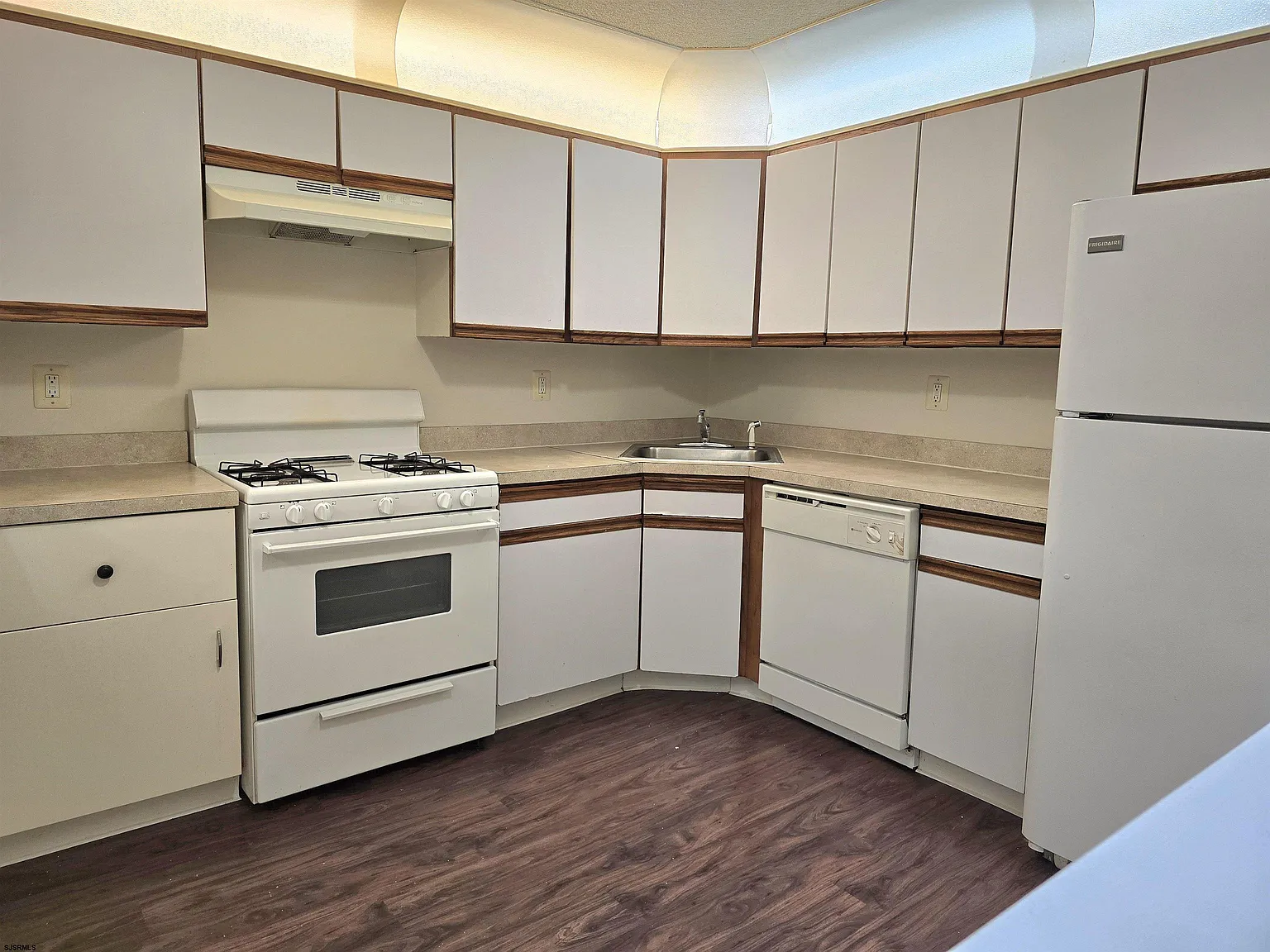 2 bed, 2.0 bath, $1,600 — Photo 3