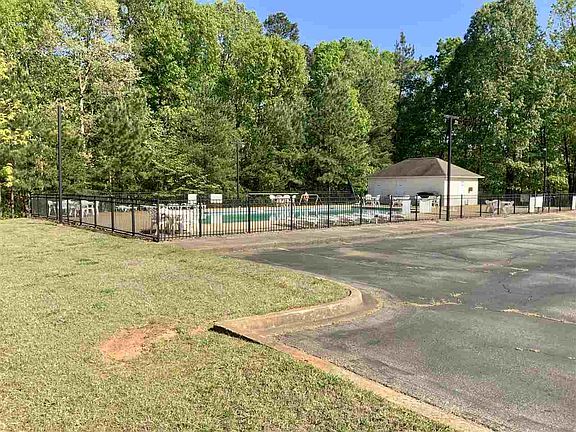 4th image of 165 Fairview Oaks Dr