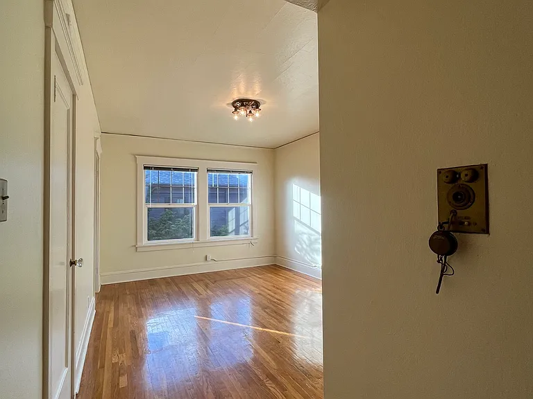 2949 SE Yamhill St #16 — Photo 5