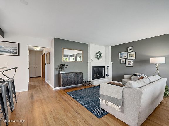 4th image of 715 Crest St