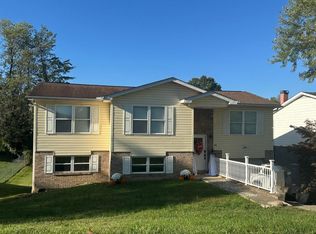 53 Cedar Crest Dr, Huntington, WV 25704
