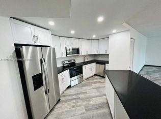 800 Parkview Dr APT 612, Hallandale, FL 33009