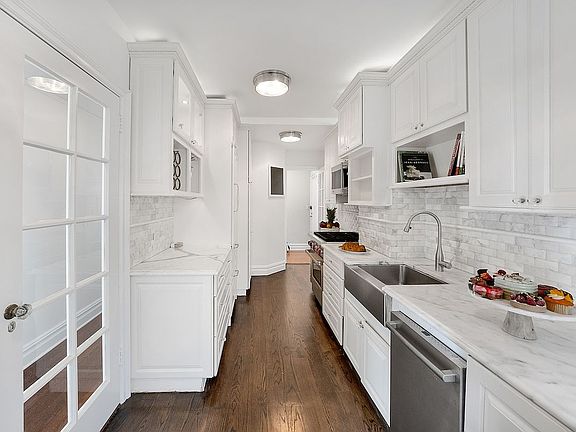 5th image of 330 W 72nd St APT 14C