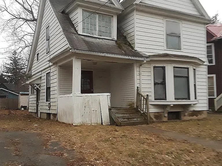 3 bed, 1229 sqft, $1,000 — Photo 1