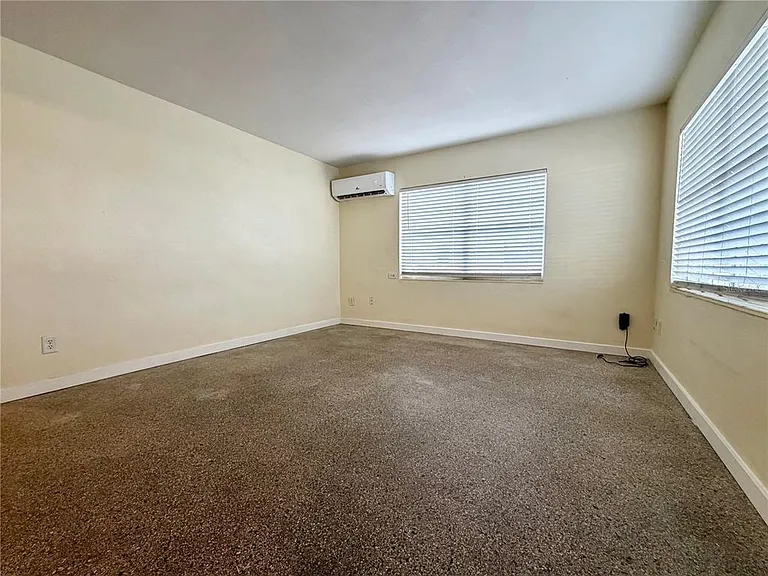 513 Avenue J SE — Photo 6