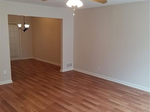 3rd image of 206 Mill Creek Pl #206