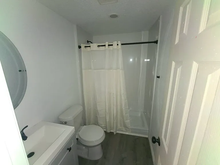 449 W Pembroke Ave — Photo 7