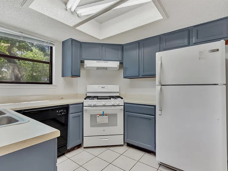7802 Topawa Cv #B — Photo 9