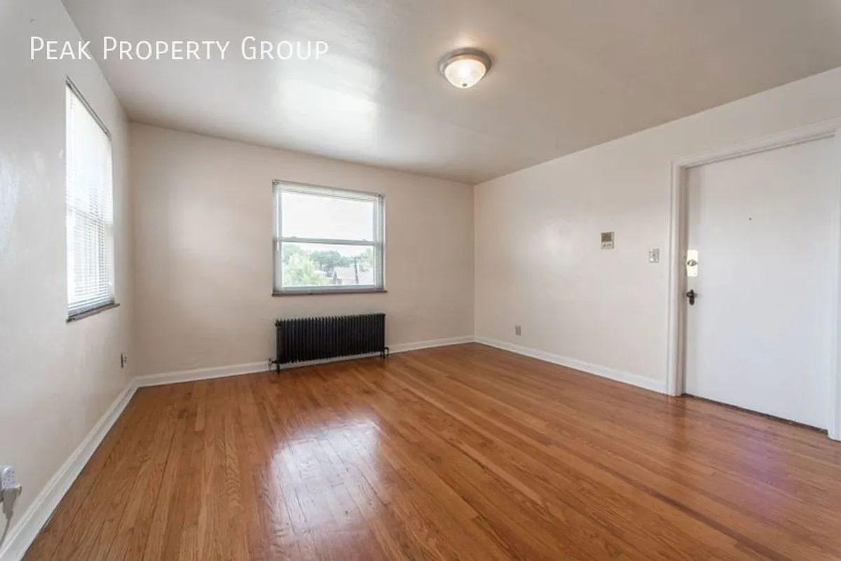 Building Photo - 2361 Ravine St #1