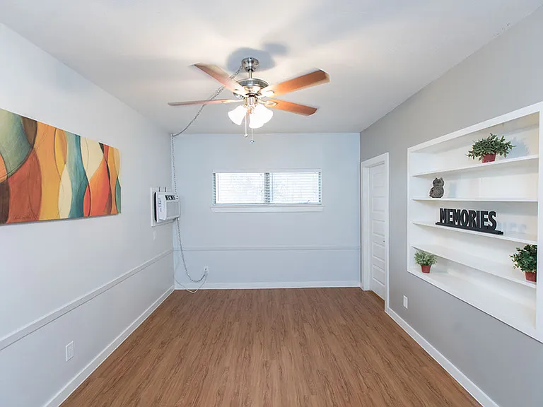 3008 Cedar St — Photo 4