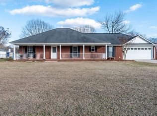 204 Spring Lake Dr, Leesburg, GA 31763