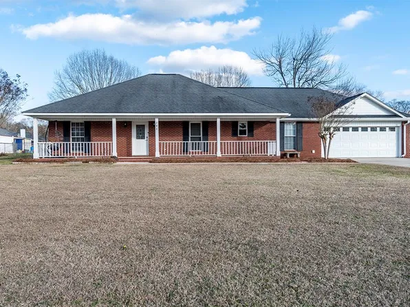 204 Spring Lake Dr, Leesburg, GA 31763