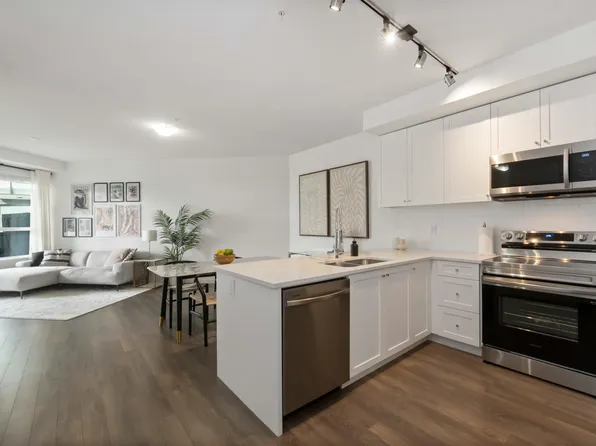 15738 85th Ave #324, Surrey, BC V4N 3G8