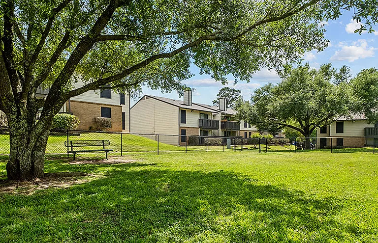 The Ashton Apartments — Photo 15