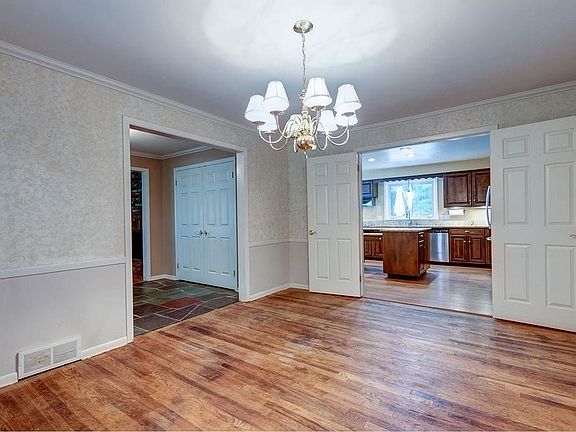 5th image of 15070 Hill Dr