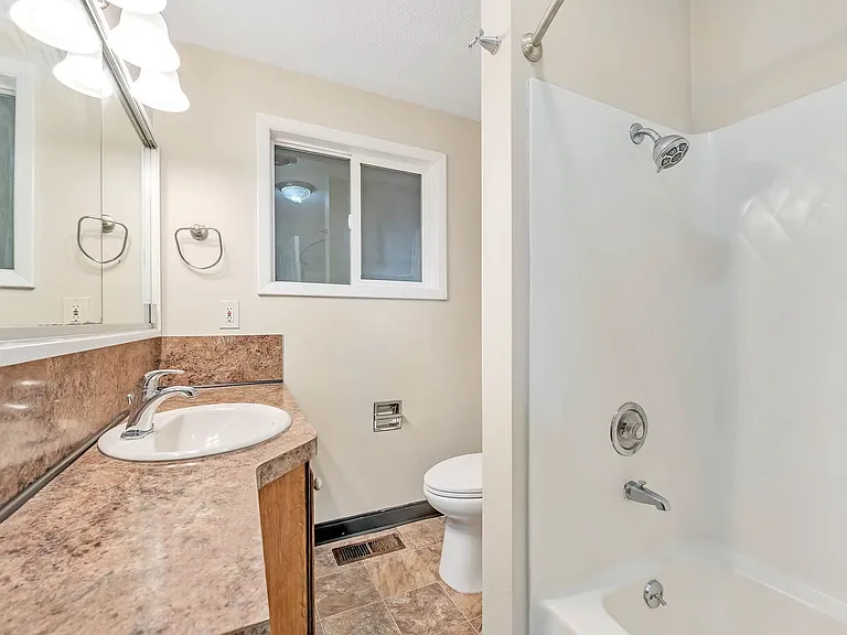 Ferry St - 4 Plex — Photo 11