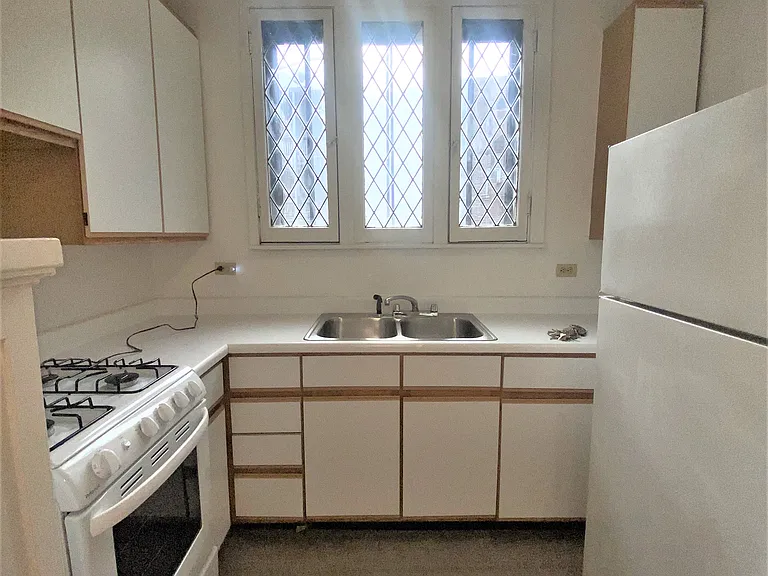 4439 1/2 N Wolcott Ave #1W — Photo 6