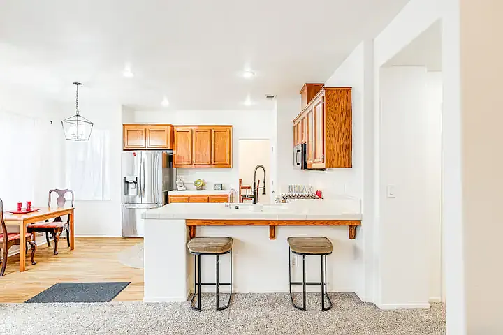 708 Champagne Ct — Photo 11
