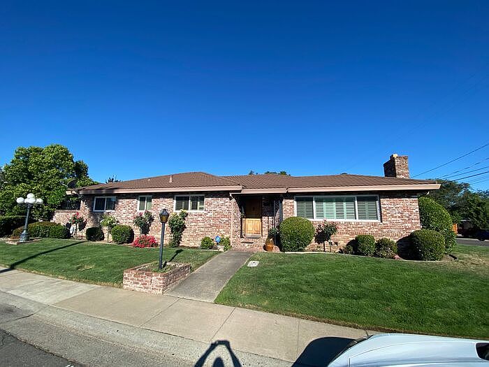 1st image of 501 Vine Way