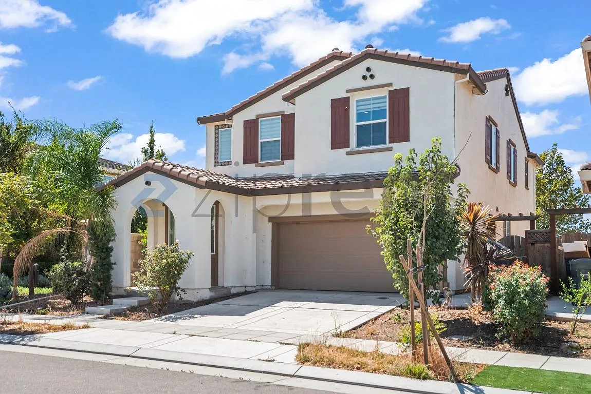 4 bed, 3000 sqft, $3,400 — Photo 2
